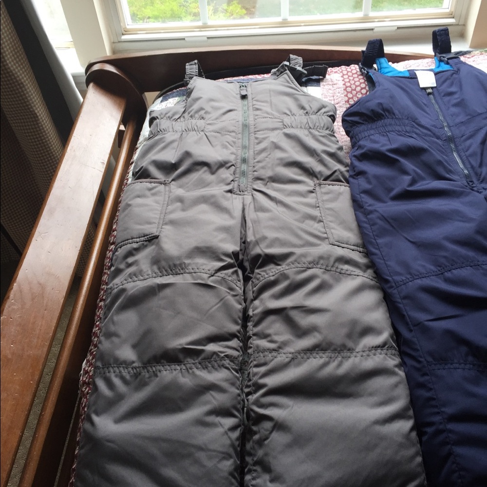 Two pairs of snow pants size 7 blue and grey
